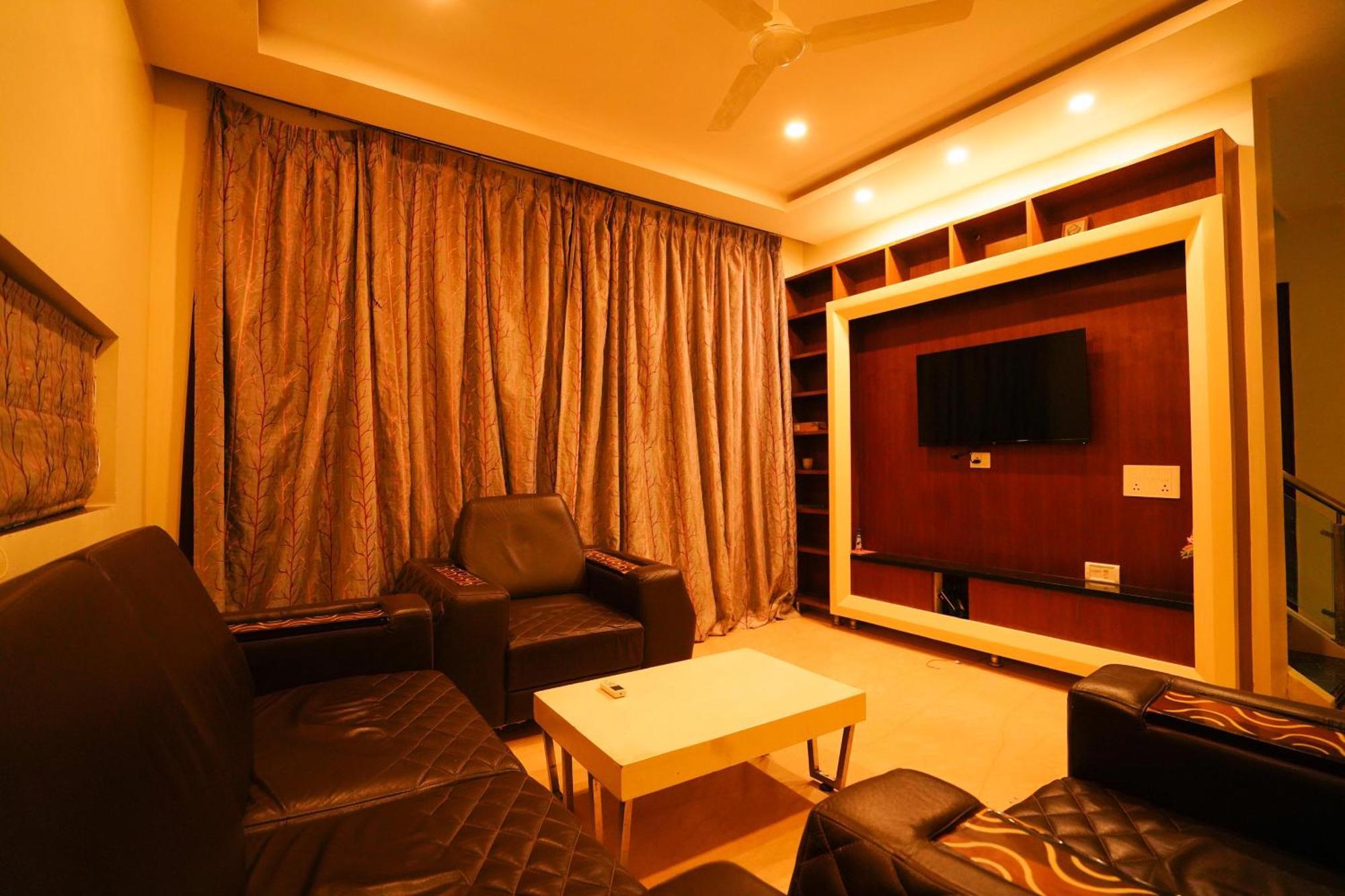 Golden Villa - Duplex House With Private Theater - Near To Alipiri And Bhudevi Ttd Ticket Counter And Kapilateertham Tirupati Dış mekan fotoğraf
